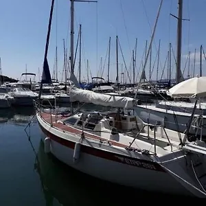 Bateau A Quai St Raphael, 4 Couchages , Voilier Etap 28i Bateau-hôtel Saint-Raphaël